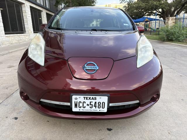 Photo of 2016 Red Nissan Leaf