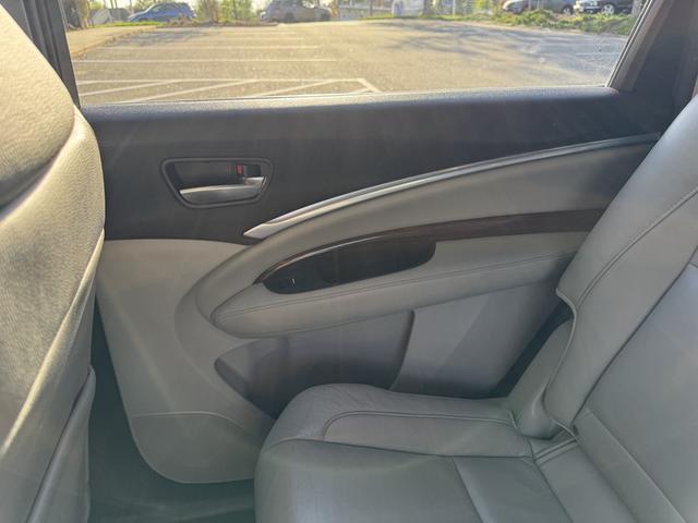 Photo of 2014 Silver Acura MDX