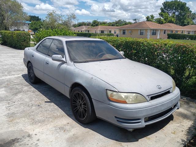 Photo of 1995 Blue Lexus ES 300