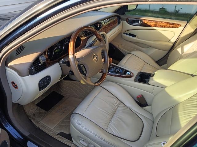 Photo of 2006 Blue Jaguar Vanden Plas
