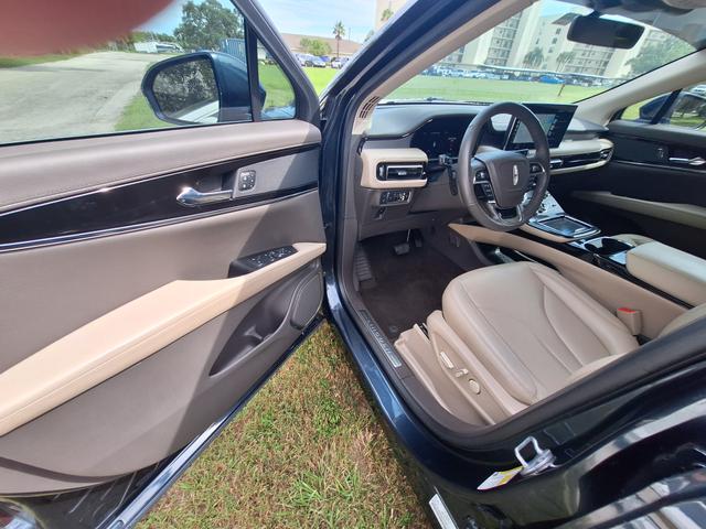 Photo of 2022 Blue Lincoln Nautilus