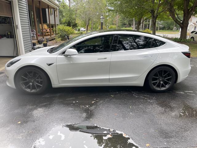 Photo of 2019 White Tesla Model 3