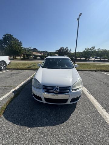 Photo of 2010 White Volkswagen Jetta