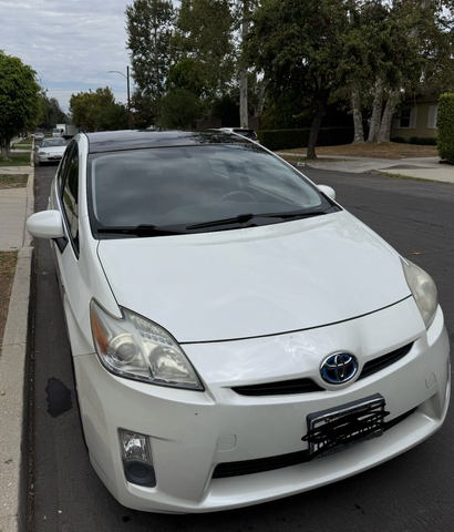 Photo of 2010 White Toyota Prius