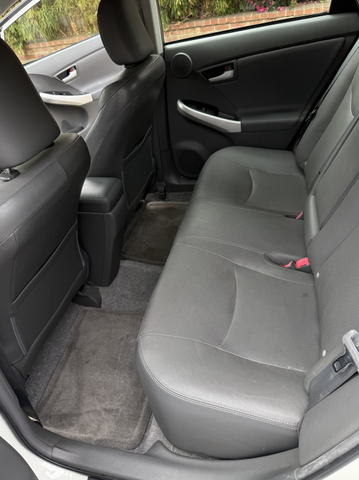 Photo of 2010 White Toyota Prius