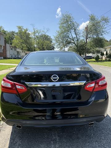 Photo of 2017 Black Nissan Altima