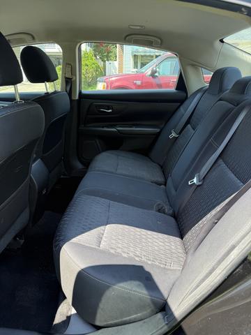 Photo of 2017 Black Nissan Altima