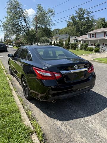 Photo of 2017 Black Nissan Altima