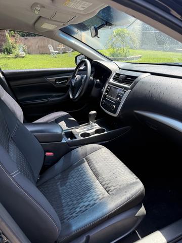 Photo of 2017 Black Nissan Altima