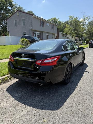 Photo of 2017 Black Nissan Altima