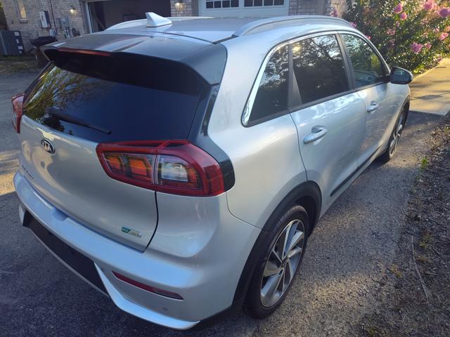 Photo of 2017 Silver Kia Niro