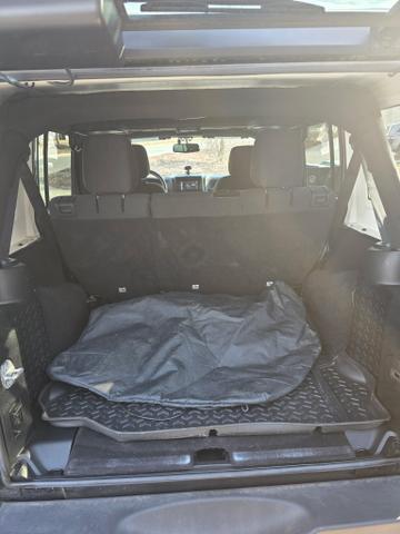 Photo of 2017 Gray Jeep Wrangler Unlimited