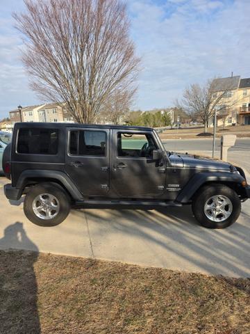 Photo of 2017 Gray Jeep Wrangler Unlimited