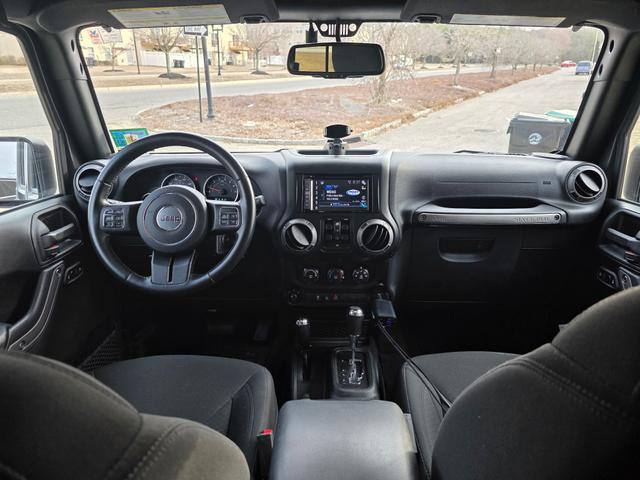 Photo of 2017 Gray Jeep Wrangler Unlimited