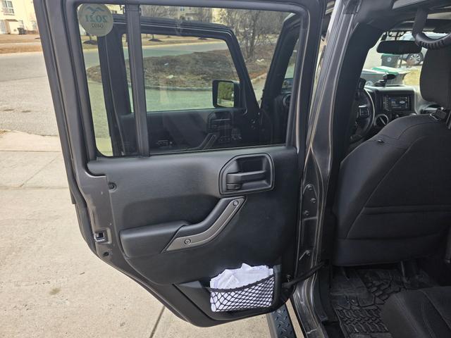 Photo of 2017 Gray Jeep Wrangler Unlimited