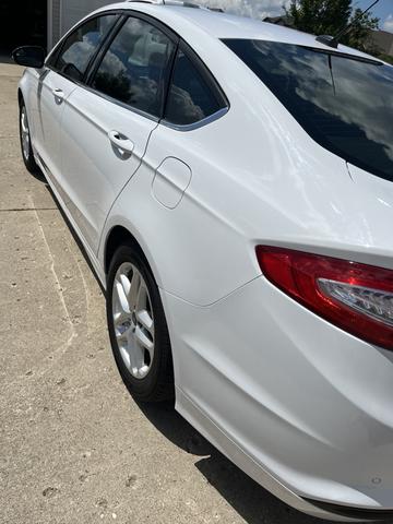 Photo of 2014 White Ford Fusion