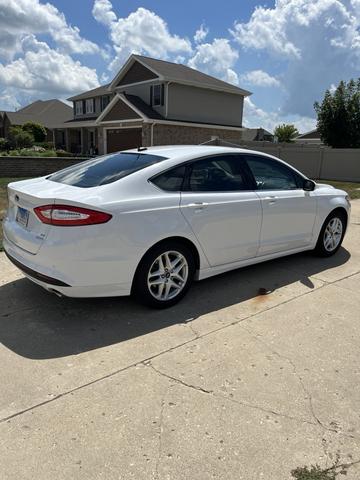 Photo of 2014 White Ford Fusion