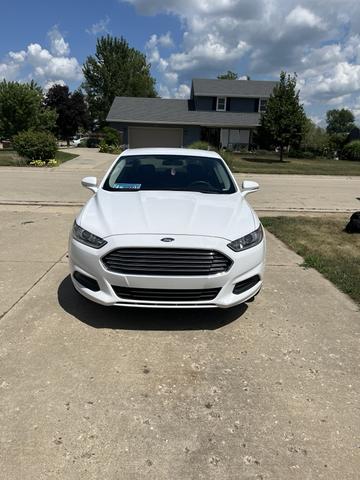 Photo of 2014 White Ford Fusion