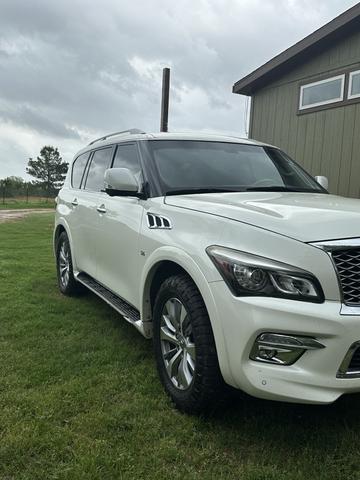 Photo of 2015 White INFINITI QX80