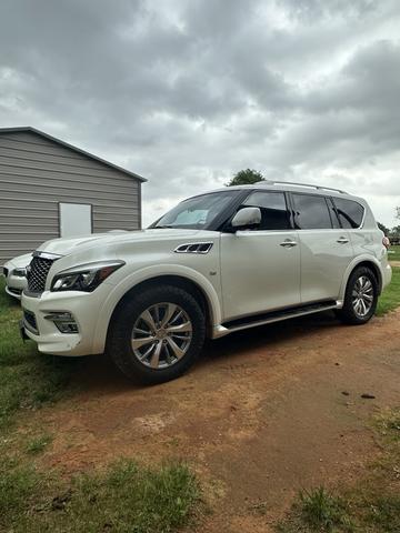 Photo of 2015 White INFINITI QX80