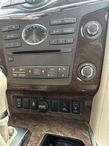 Photo of 2015 White INFINITI QX80