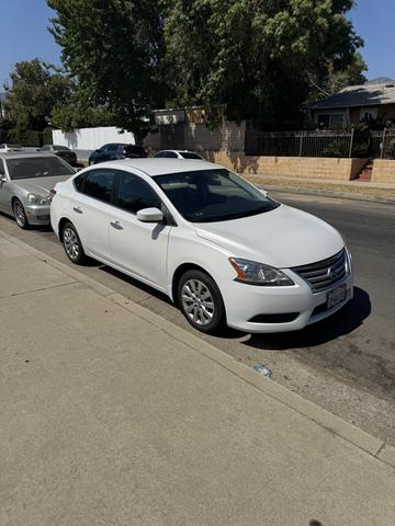 Photo of 2015 White Nissan Sentra