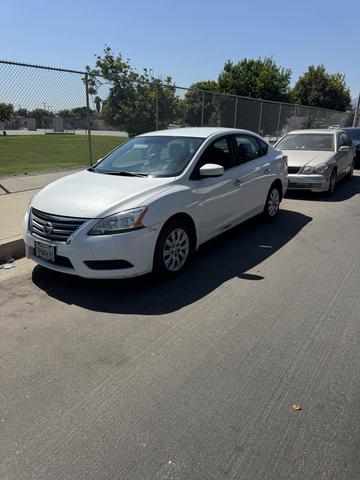 Photo of 2015 White Nissan Sentra