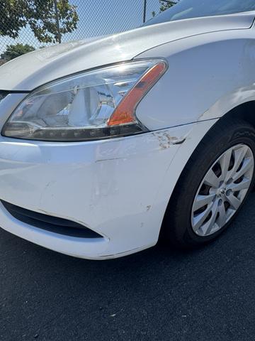 Photo of 2015 White Nissan Sentra