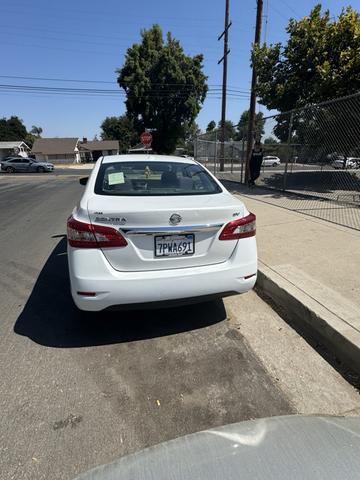 Photo of 2015 White Nissan Sentra