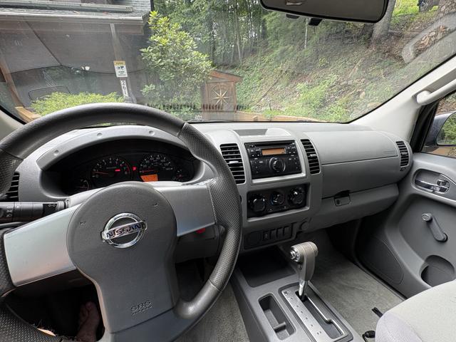 Photo of 2013 White Nissan Frontier