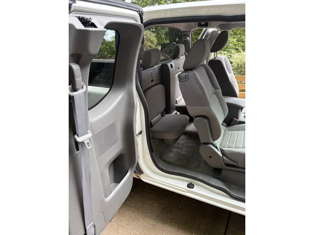 Photo of 2013 White Nissan Frontier