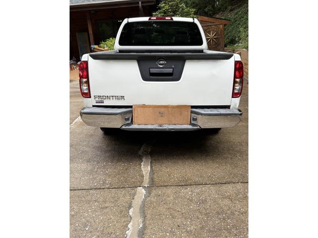 Photo of 2013 White Nissan Frontier