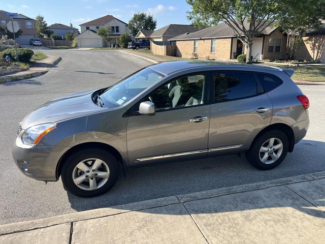 Photo of 2013 Silver Nissan Rogue