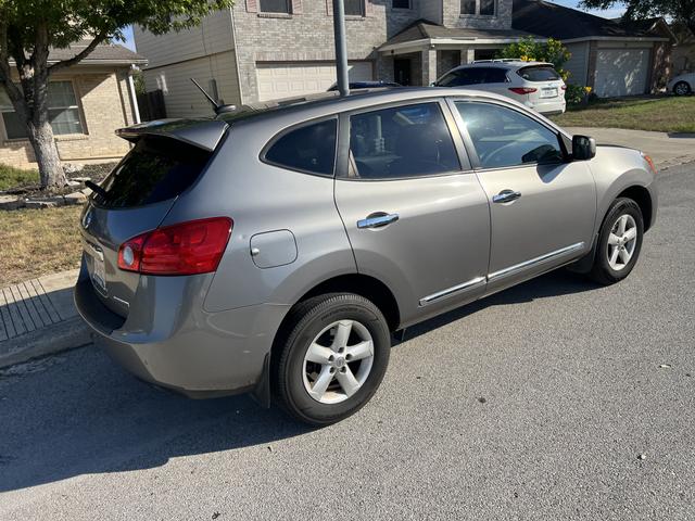 Photo of 2013 Silver Nissan Rogue