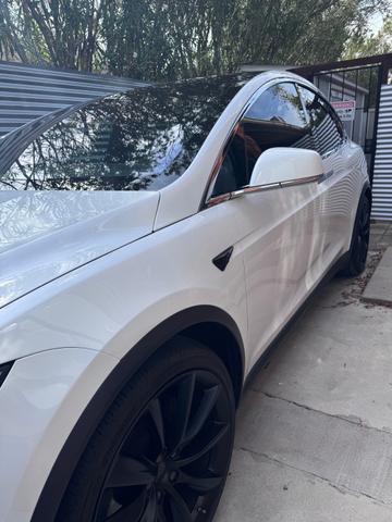 Photo of 2017 White Tesla Model X