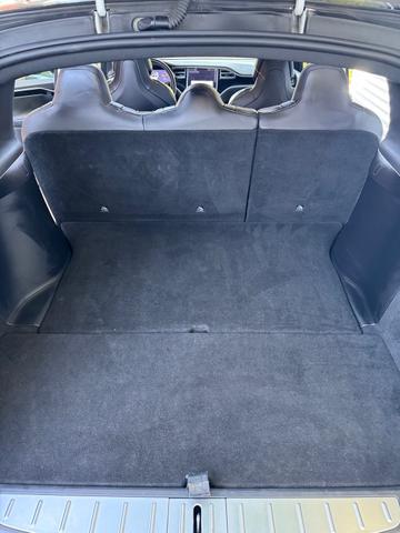 Photo of 2017 White Tesla Model X