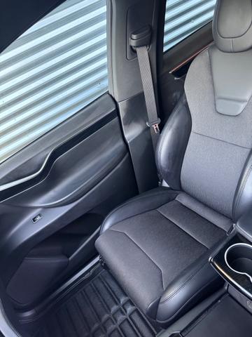 Photo of 2017 White Tesla Model X