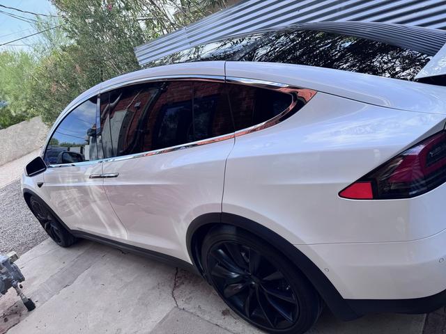Photo of 2017 White Tesla Model X