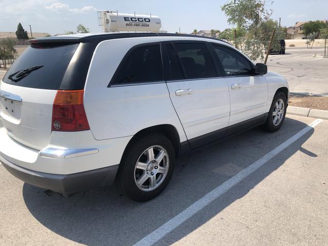 Photo of 2006 White Chrysler Pacifica