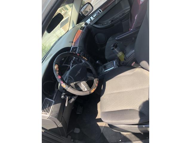 Photo of 2006 White Chrysler Pacifica