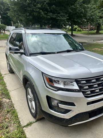 Photo of 2016 Silver Ford Explorer