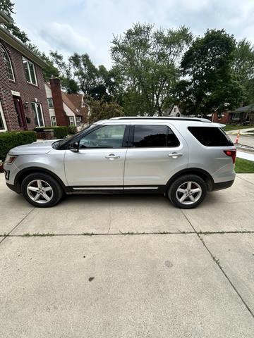 Photo of 2016 Silver Ford Explorer