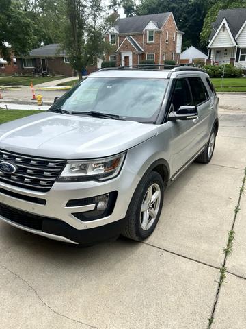 Photo of 2016 Silver Ford Explorer