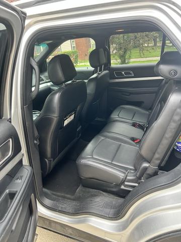 Photo of 2016 Silver Ford Explorer