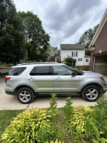 Photo of 2016 Silver Ford Explorer