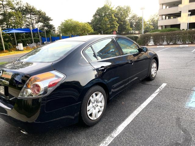 Photo of 2009 Black Nissan Altima