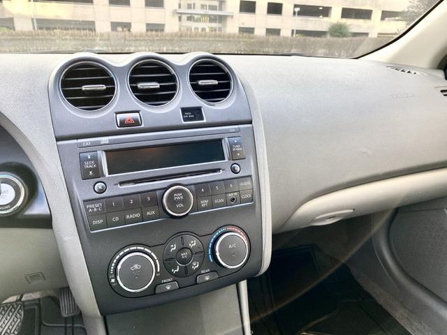 Photo of 2009 Black Nissan Altima