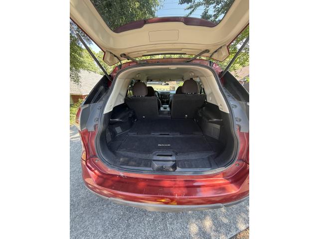 Photo of 2016 Red Nissan Rogue