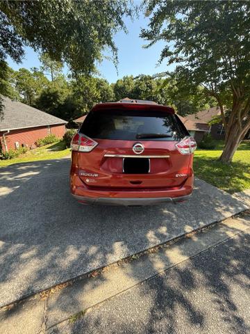 Photo of 2016 Red Nissan Rogue