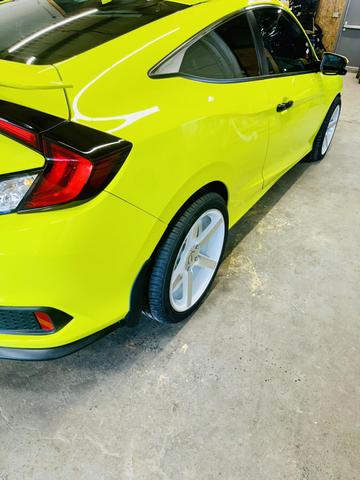 Photo of 2019 Yellow Honda Civic Si
